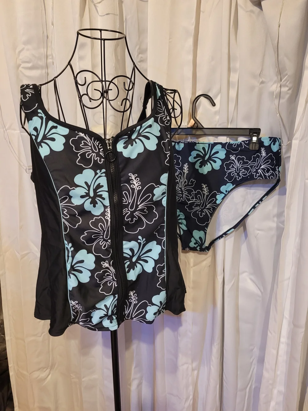 Amazon Black & Light Blue Floral Zip-Front Tankini Set